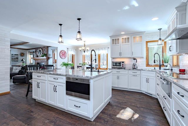 1401 WOODLAND RIDGE ROAD, Wausau, WI 54403