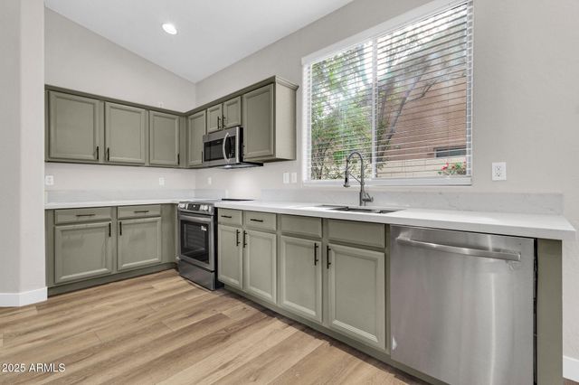 2430 S DRAGOON Drive, Chandler, AZ 85286