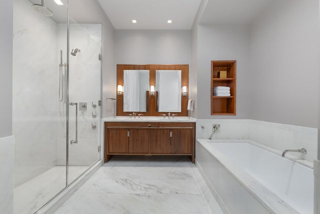 150 Charles St Apt M2, New York City, NY 10014