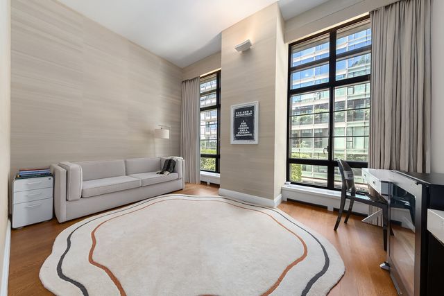 150 Charles St Apt M2, New York City, NY 10014