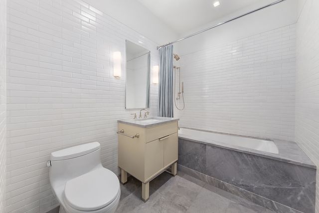 150 Charles St Apt M2, New York City, NY 10014