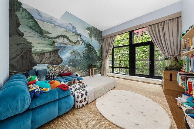 150 Charles St Apt M2, New York City, NY 10014