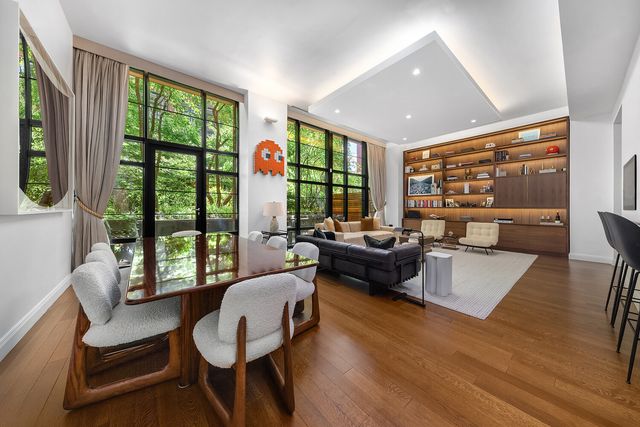 150 Charles St Apt M2, New York City, NY 10014