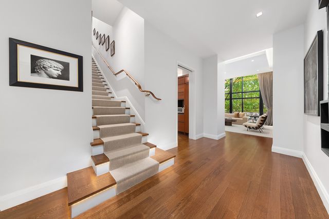 150 Charles St Apt M2, New York City, NY 10014