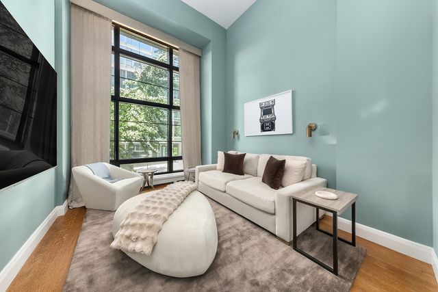 150 Charles St Apt M2, New York City, NY 10014