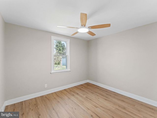 204 E MILL RD, Maple Shade, NJ 08052