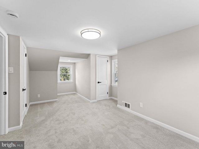 204 E MILL RD, Maple Shade, NJ 08052