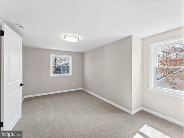 204 E MILL RD, Maple Shade, NJ 08052