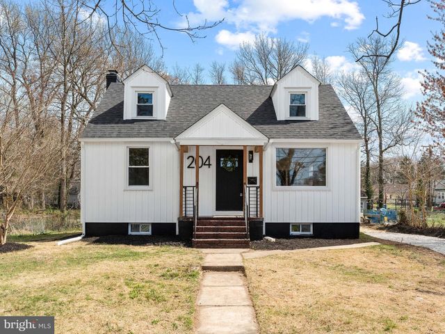204 E MILL RD, Maple Shade, NJ 08052