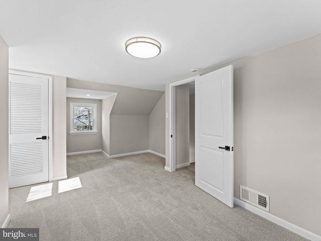 204 E MILL RD, Maple Shade, NJ 08052