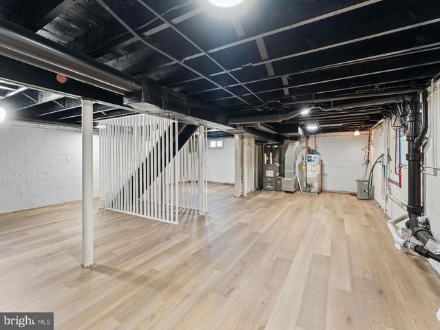 204 E MILL RD, Maple Shade, NJ 08052