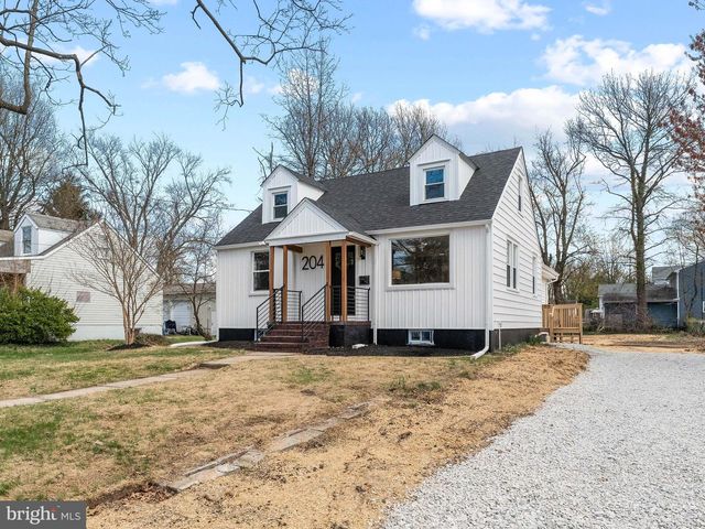 204 E MILL RD, Maple Shade, NJ 08052