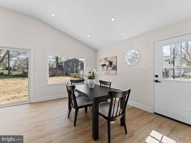 204 E MILL RD, Maple Shade, NJ 08052
