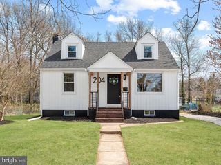 204 E MILL RD, Maple Shade, NJ 08052