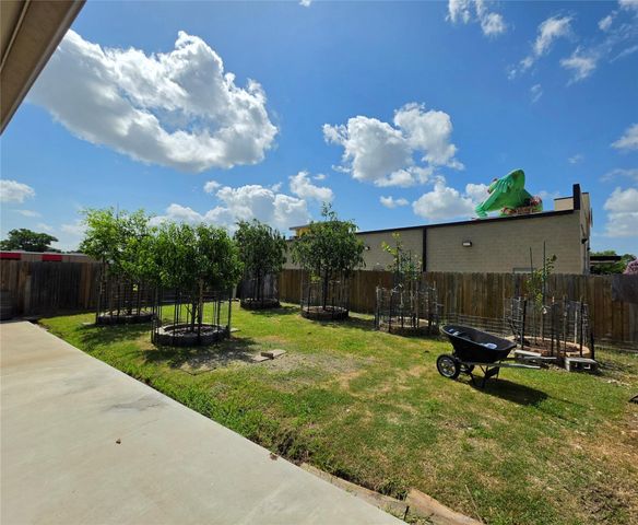 2507 Yellow Buckeye Ct, Houston, TX 77038