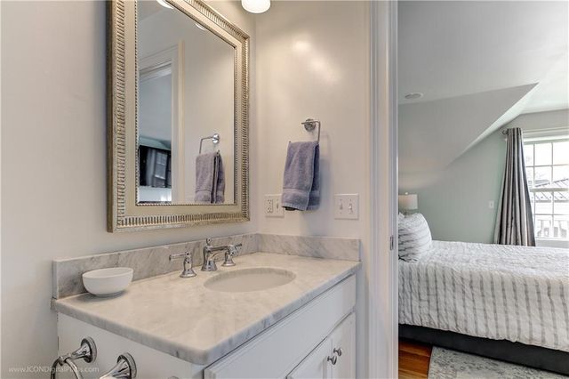 4 Barney Street, Newport, RI 02840