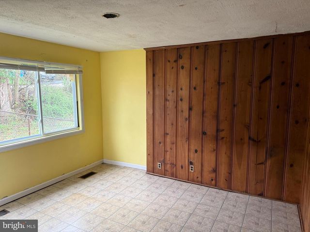 2713 GLEN AVE, Baltimore, MD 21215