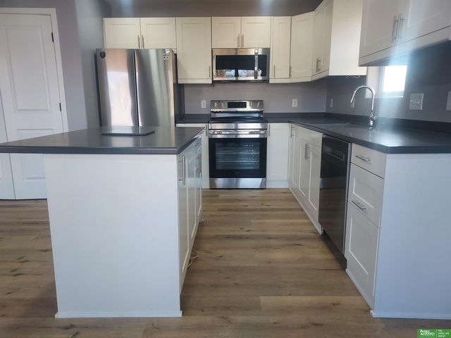 1823 N East Avenue, York, NE 68467