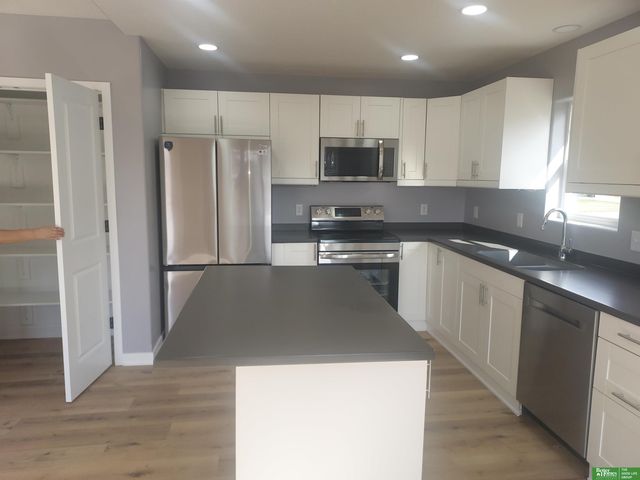 1823 N East Avenue, York, NE 68467