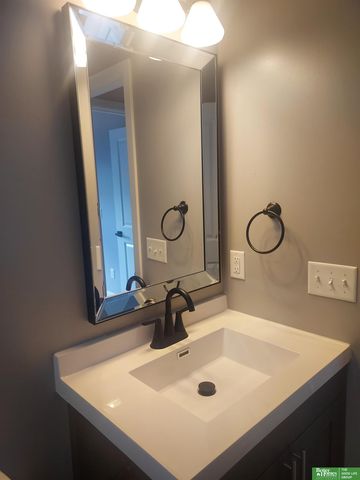 1823 N East Avenue, York, NE 68467