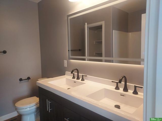 1823 N East Avenue, York, NE 68467