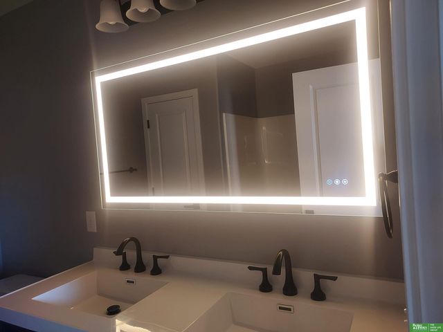 1823 N East Avenue, York, NE 68467