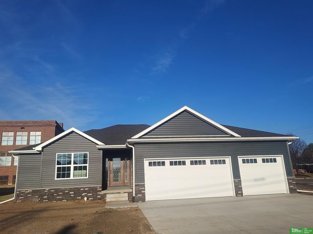 1823 N East Avenue, York, NE 68467