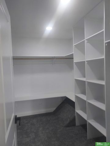 1823 N East Avenue, York, NE 68467