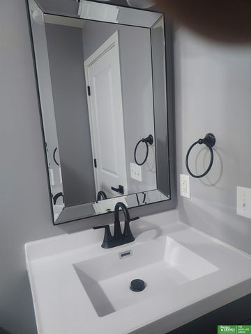 1823 N East Avenue, York, NE 68467