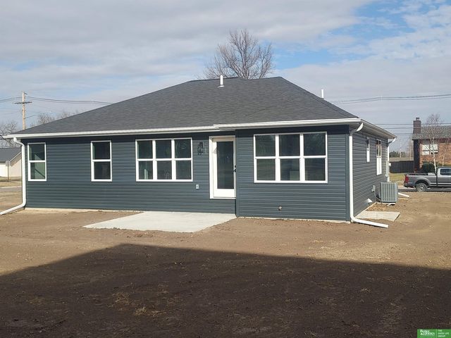 1823 N East Avenue, York, NE 68467