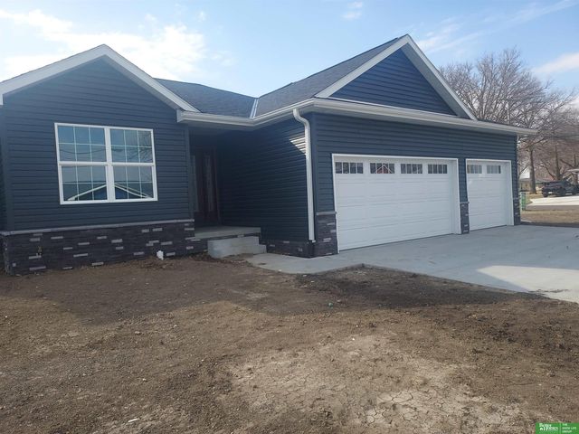 1823 N East Avenue, York, NE 68467