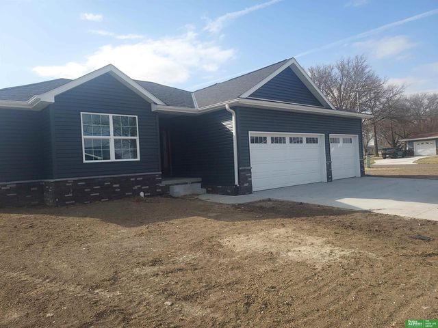 1823 N East Avenue, York, NE 68467