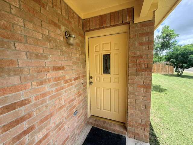 116 Spur CV, Kyle, TX 78640