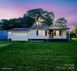 105 S Pine Street, Dallas, NC 28034