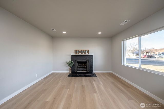 643 W Loop Drive, Moses Lake, WA 99357