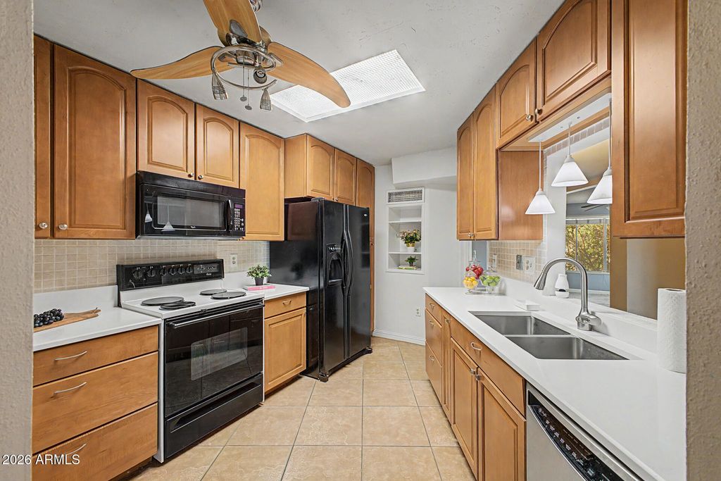 14039 N PALM RIDGE Drive W, Sun City, AZ 85351