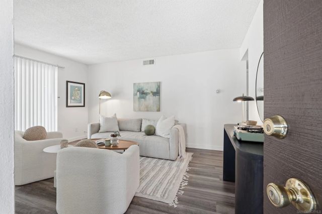 6878 Navajo Rd 111, San Diego, CA 92119
