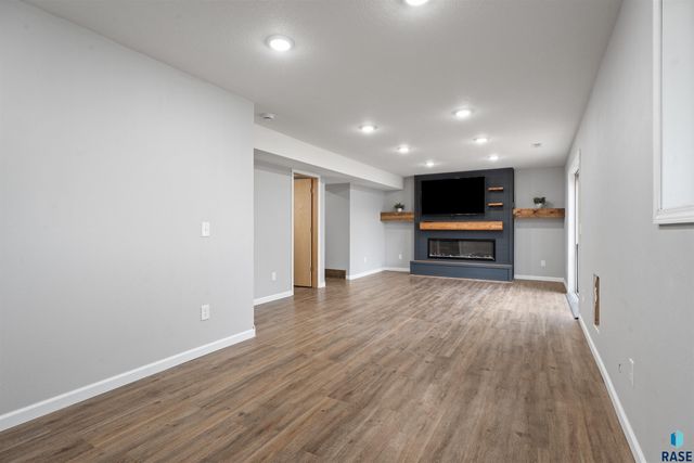 3800 N Gemini Dr Drive, Sioux Falls, SD 57107