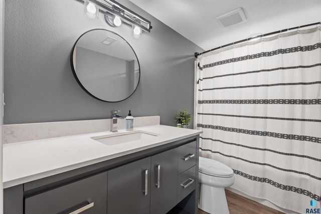 3800 N Gemini Dr Drive, Sioux Falls, SD 57107