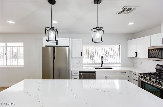 661 Riata Way, Las Vegas, NV 89110