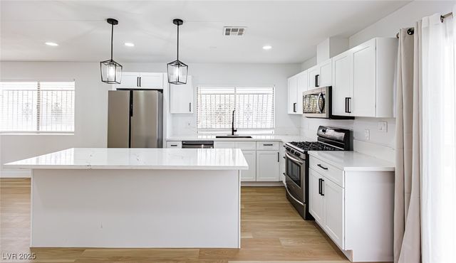 661 Riata Way, Las Vegas, NV 89110