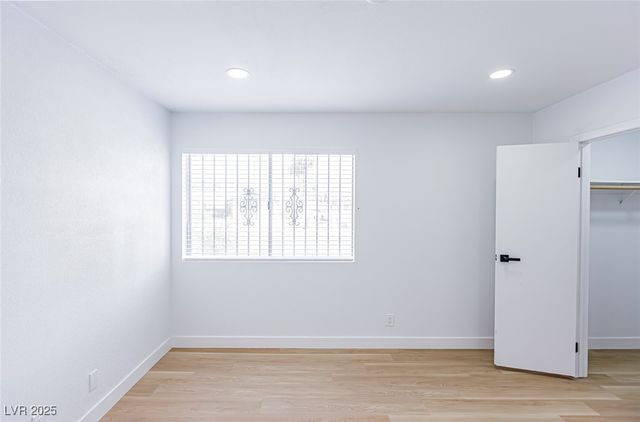 661 Riata Way, Las Vegas, NV 89110