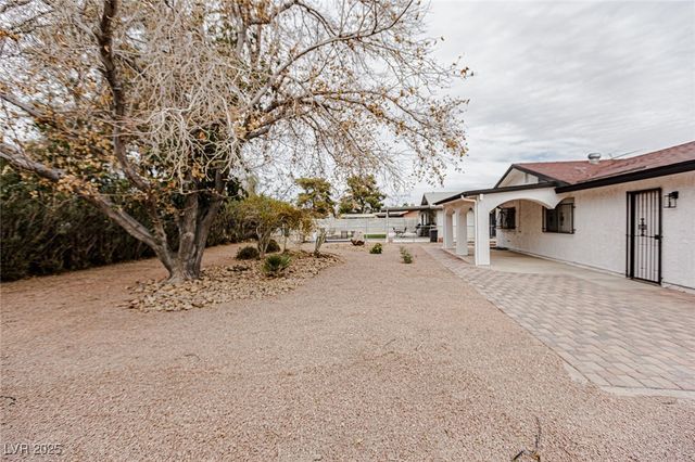 661 Riata Way, Las Vegas, NV 89110