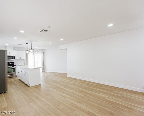 661 Riata Way, Las Vegas, NV 89110