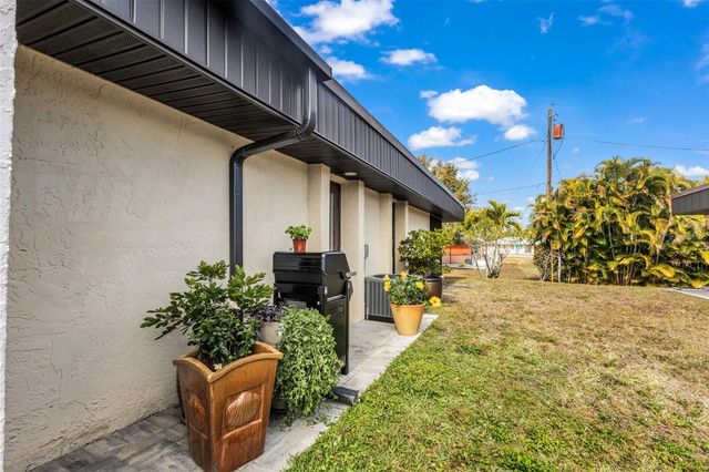 232 W HENRY STREET, Punta Gorda, FL 33950