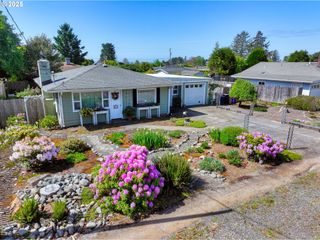 311 MAPLE St, Brookings, OR 97415
