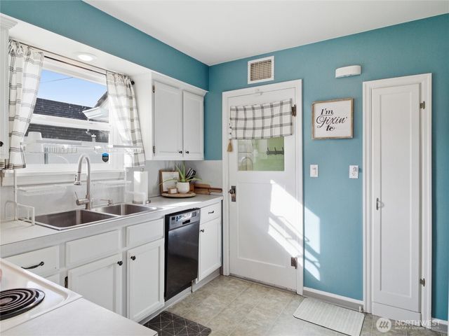 302 S Albert Street, Port Angeles, WA 98362