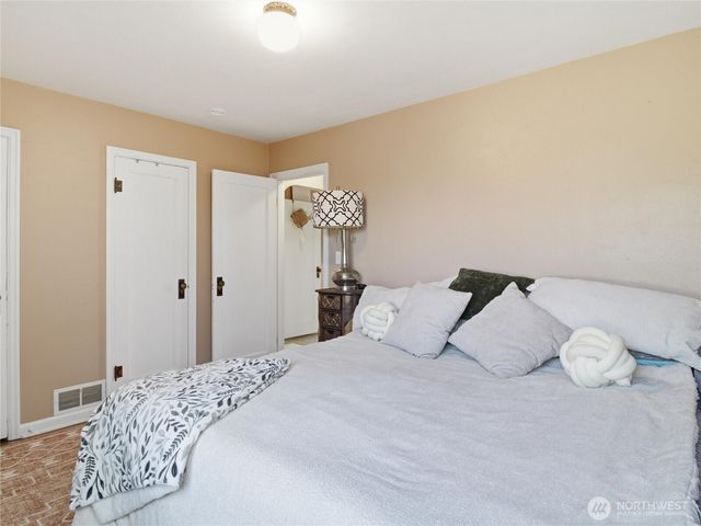 302 S Albert Street, Port Angeles, WA 98362