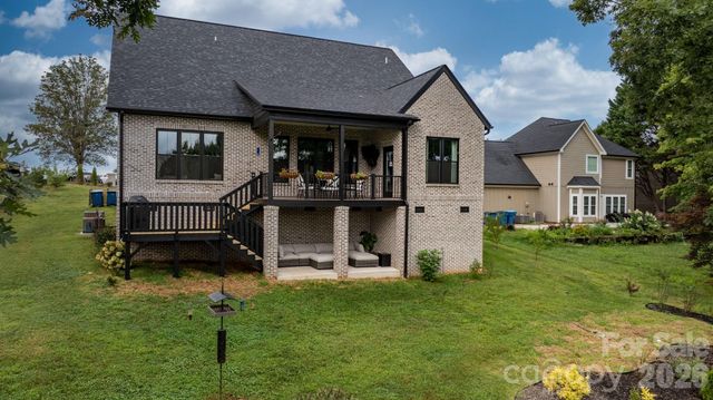 1116 Players Ridge Road, Hickory, NC 28601
