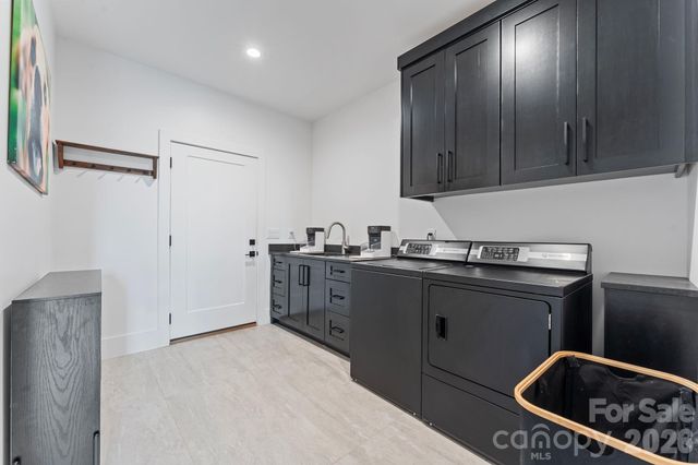 1116 Players Ridge Road, Hickory, NC 28601